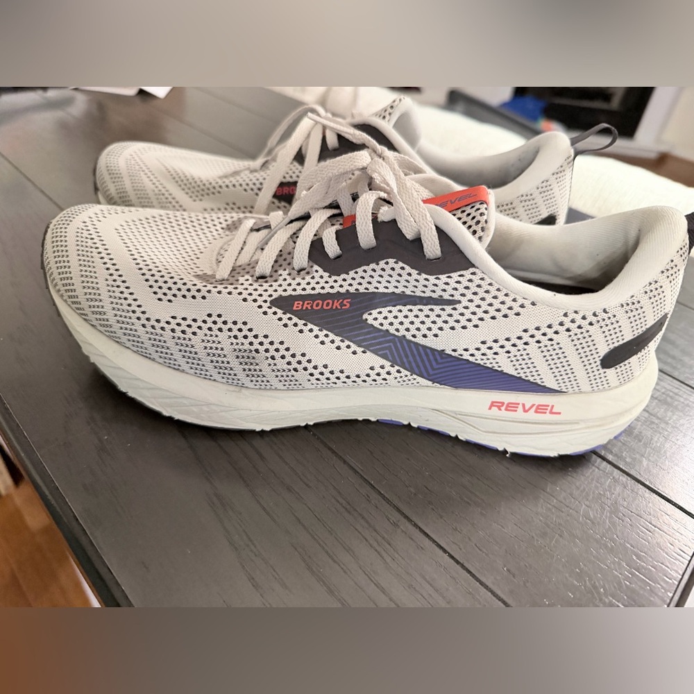 Brooks Revel Men's Athletic Shoes - White and Black